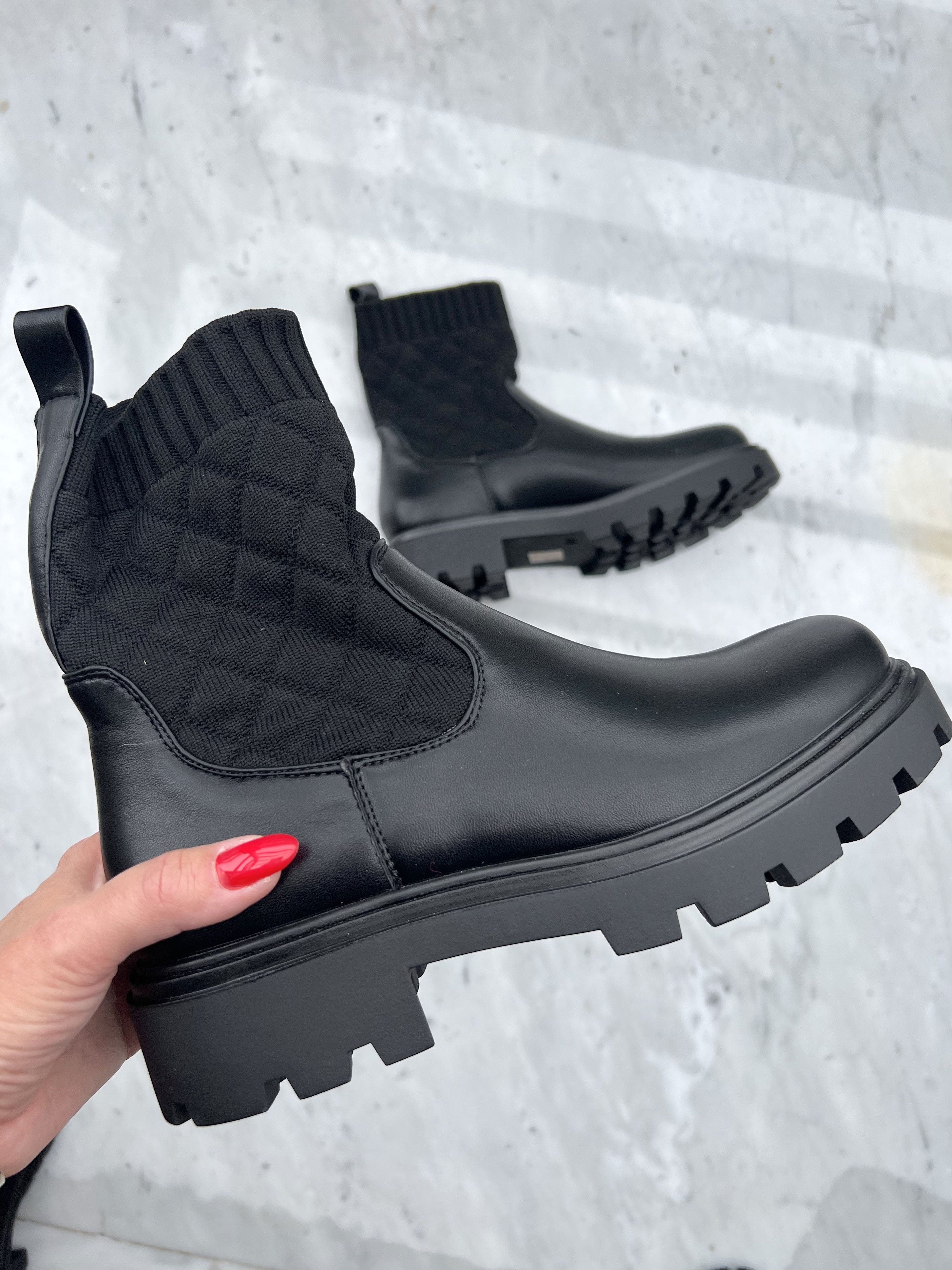 Kristin - Stövlar med quiltad detalj - Black